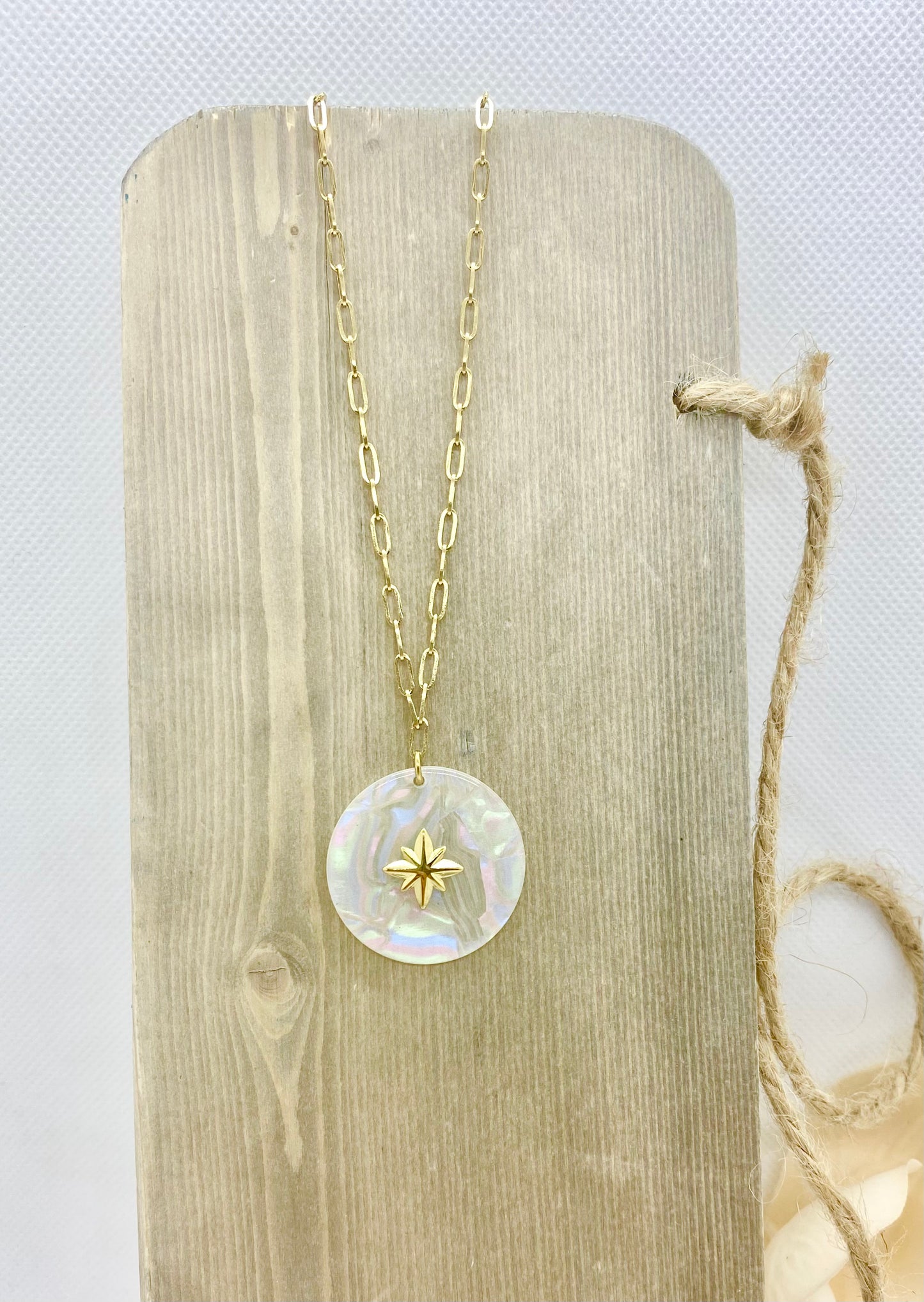 Collier médaille nacré LAURA