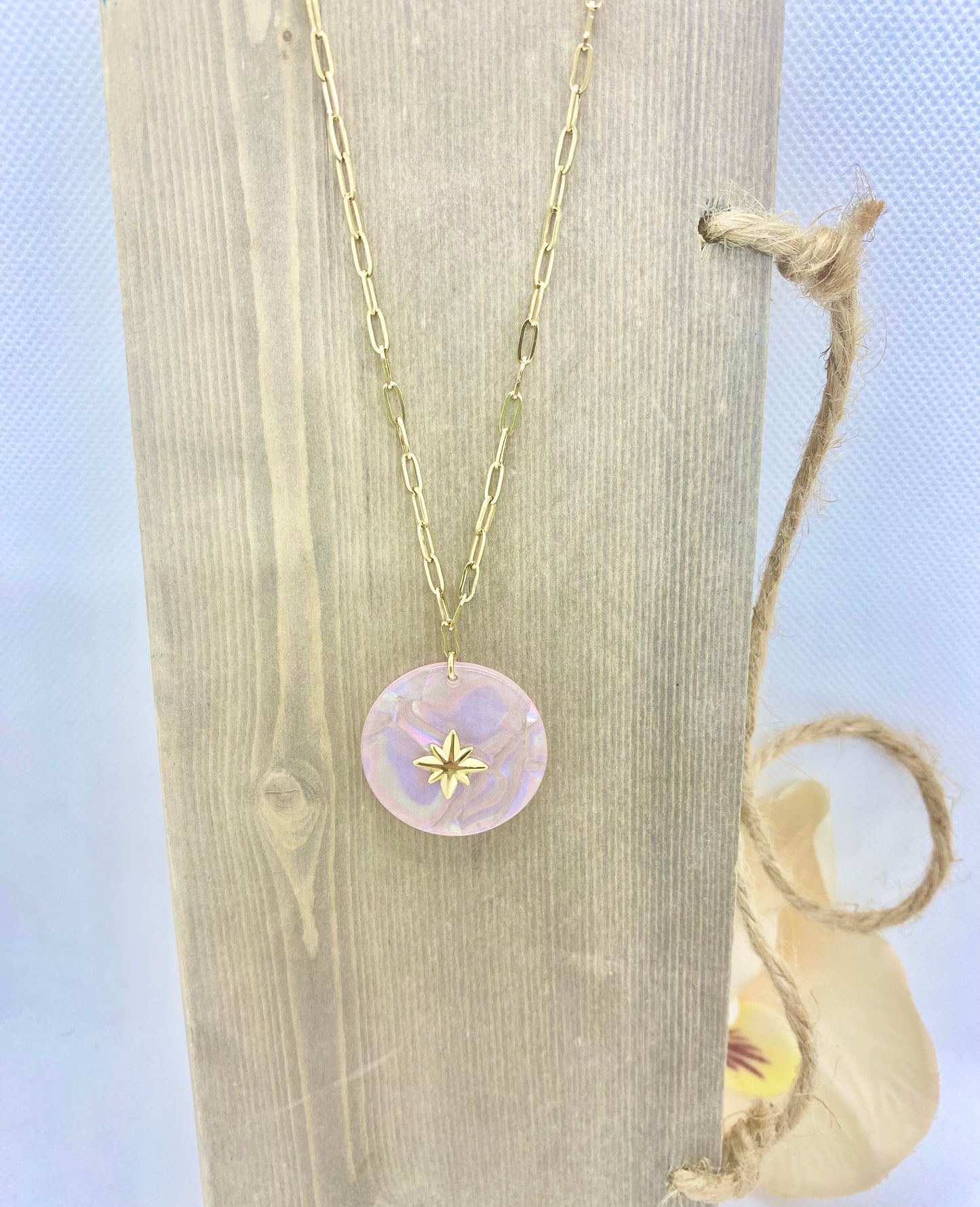 Collier médaille nacré LAURA