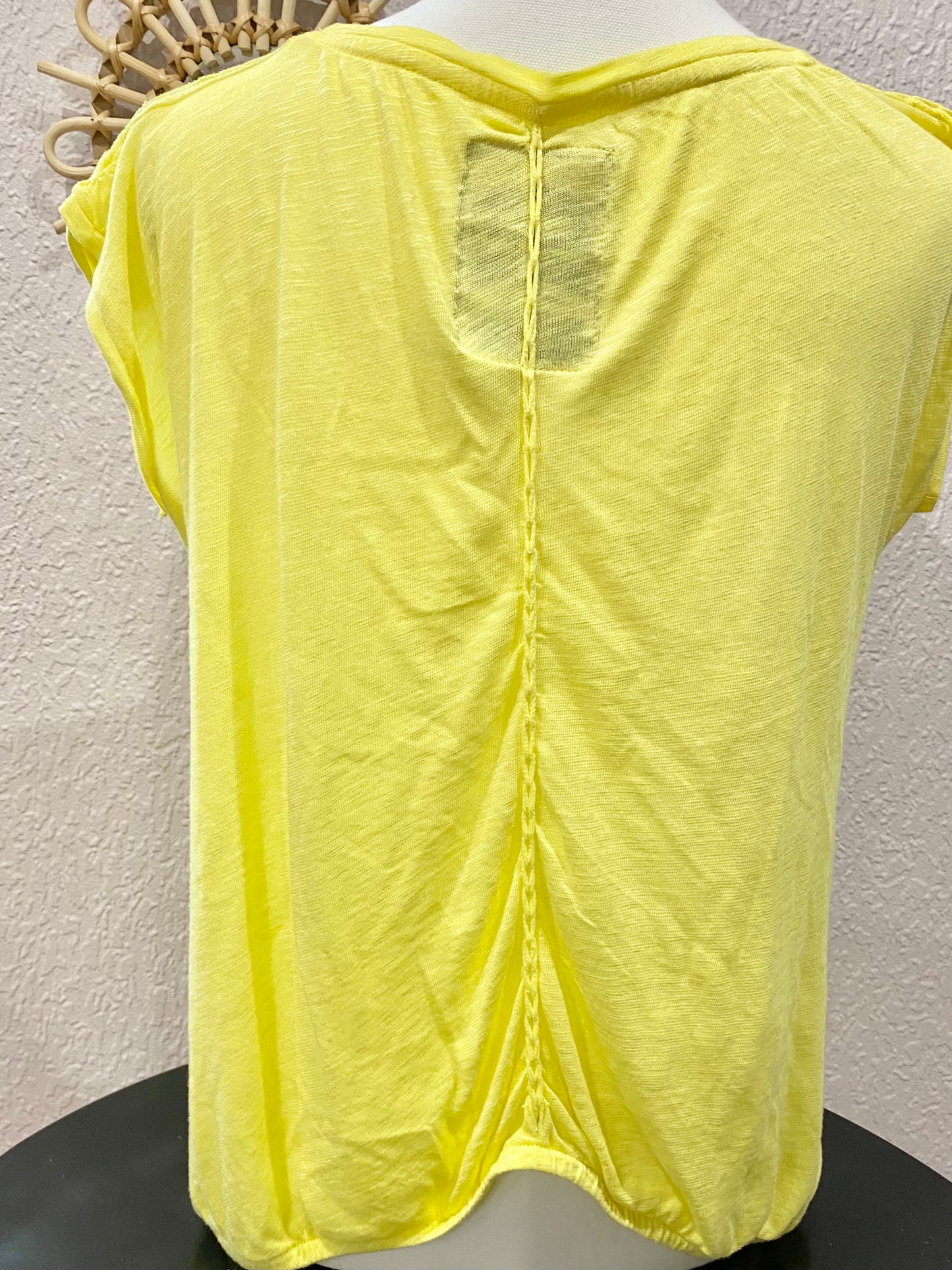 T-SHIRT jaune imprimé
