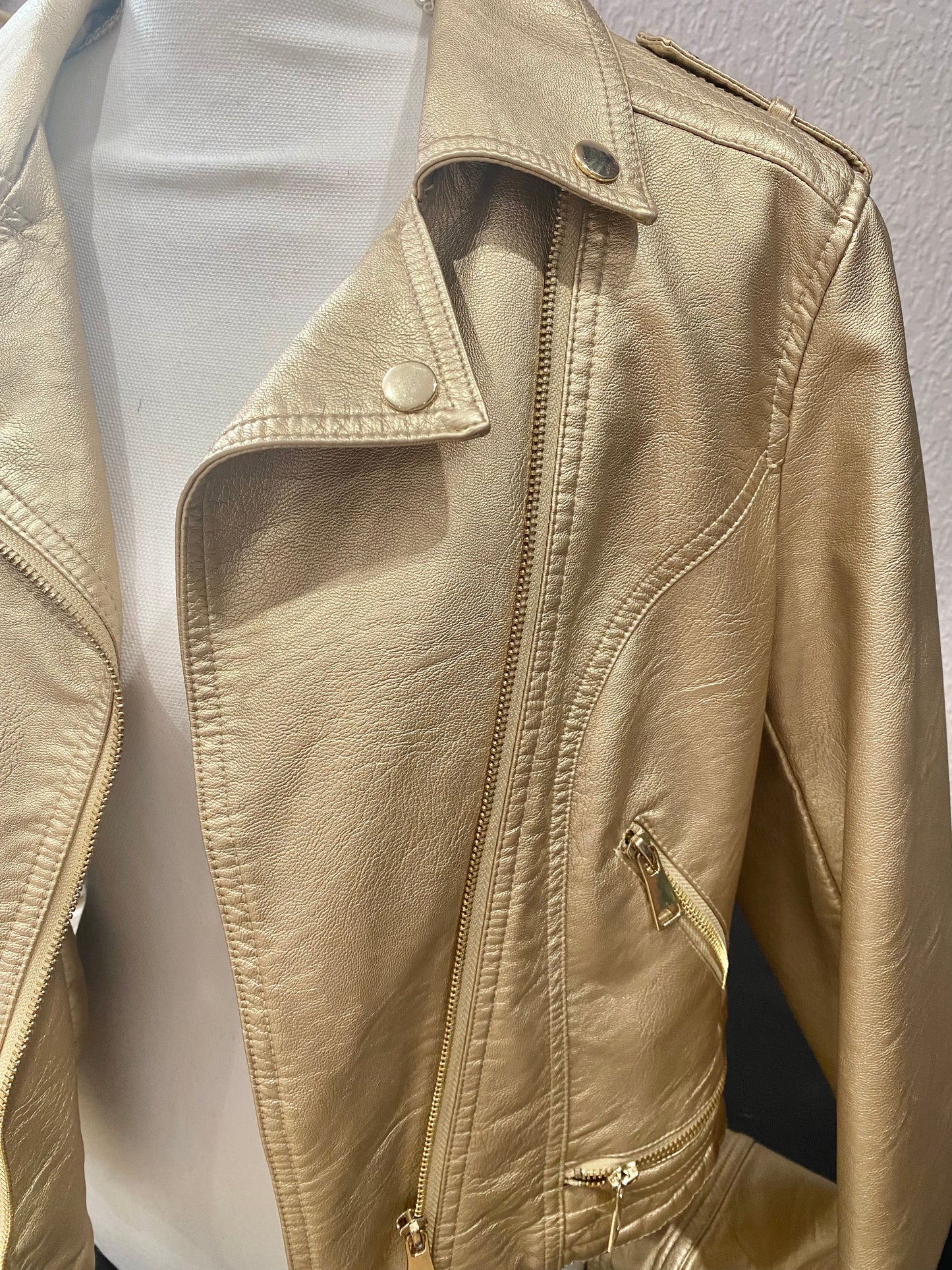 VESTE dorée style perfecto