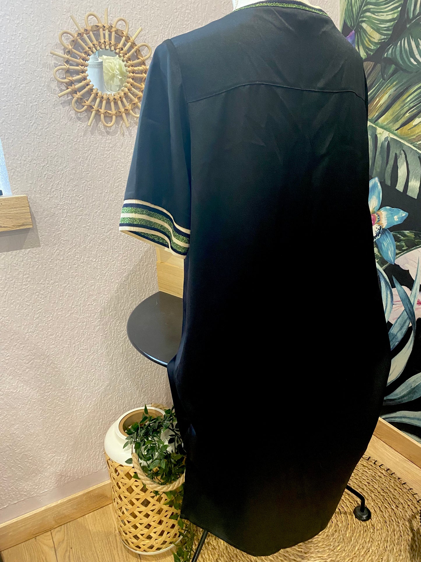 ROBE noire col V